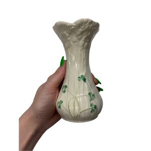 Belleek Ireland Shamrock Daisy Spill 6in Vase